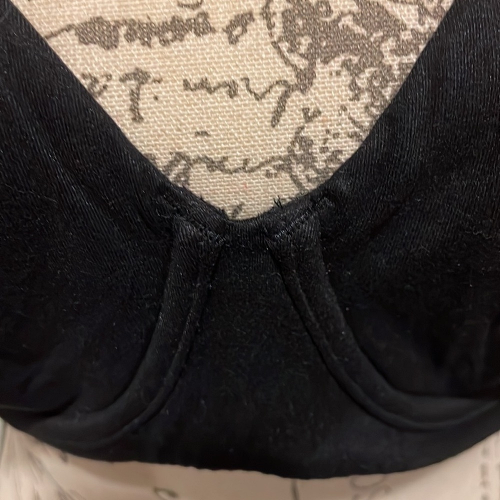 EUC 38D Victoria’s Secret bra - Body by Victoria. - Picture 2 of 6